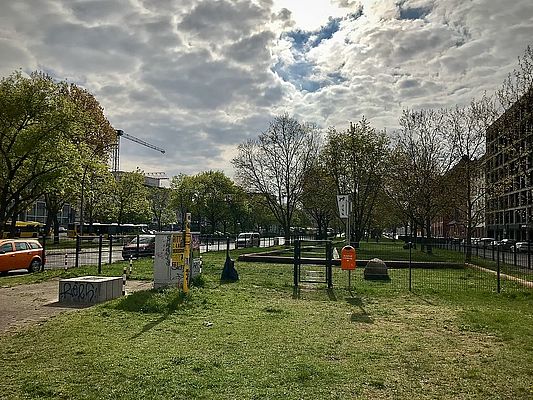 Gassi im tosenden Verkehr