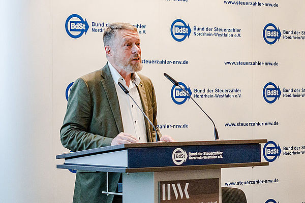 Mitgliederversammlung 2022 in bewegten Zeiten Mitgliederversammlung 2022 in bewegten Zeiten