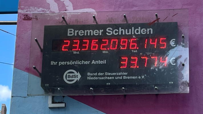 Nach langem Warten auf den Haushaltsplan – Bremer Schuldenuhr tickt wieder 