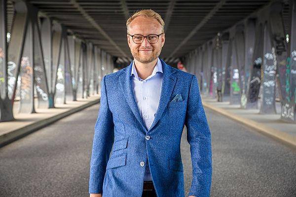"Die betroffenen Gruppen wie Restaurantbesitzer wollen keine Almosen vom Staat. Sie wollen ihrem Geschäft nachgehen können." "Die betroffenen Gruppen wie Restaurantbesitzer wollen keine Almosen vom Staat. Sie wollen ihrem Geschäft nachgehen können."