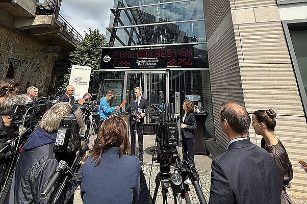 Die Schuldenuhr Deutschlands wird 30! Die Schuldenuhr Deutschlands wird 30!