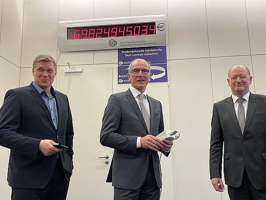 Schuldenuhr läuft erstmals rückwärts Schuldenuhr läuft erstmals rückwärts