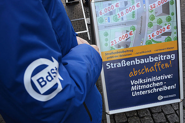 Straßenbaubeitrag jetzt auch politisch unter Beschuss Straßenbaubeitrag jetzt auch politisch unter Beschuss