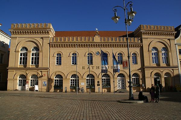 3. Beigeordneter in Schwerin - Auf Luxus verzichten!