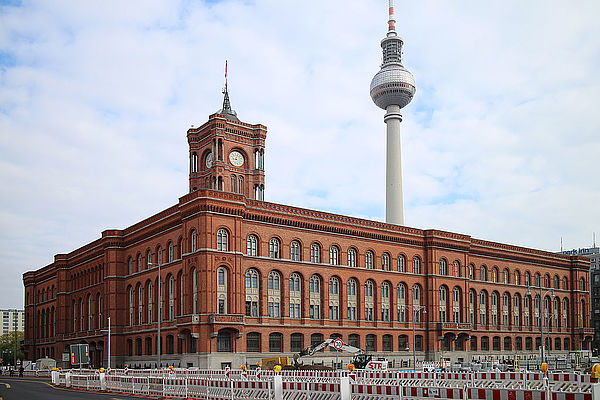 Mehr Geld für Staatssekretäre?