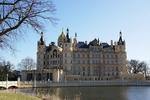 Bund der Steuerzahler kritisiert Landtag für Schlossgastronomie Bund der Steuerzahler kritisiert Landtag für Schlossgastronomie