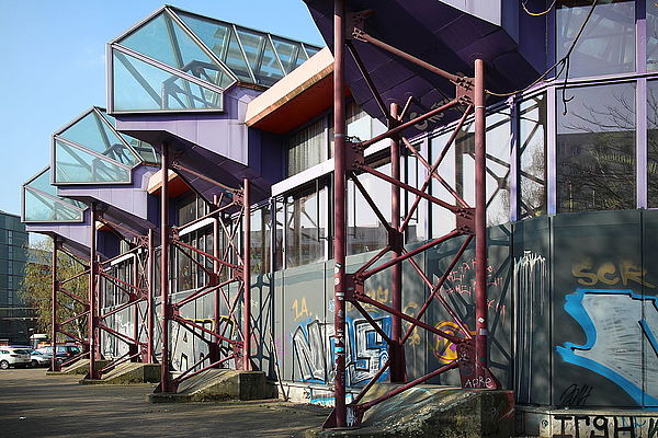 Ehemaliger Schwarzbuchfall: Sport- und Erholungszentrum (SEZ) Ehemaliger Schwarzbuchfall: Sport- und Erholungszentrum (SEZ)