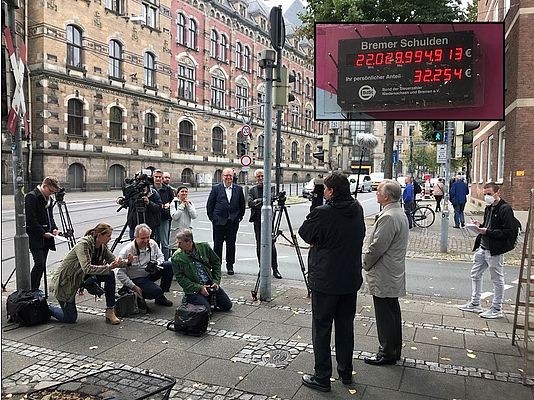 Bremer Schuldenuhr läuft im Rekordtempo vorwärts Bremer Schuldenuhr läuft im Rekordtempo vorwärts