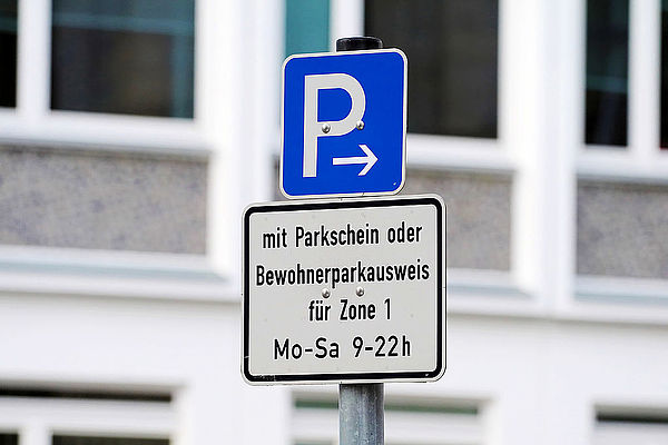 Köln verdreifacht Gebühren für Bewohnerparkausweise Köln verdreifacht Gebühren für Bewohnerparkausweise