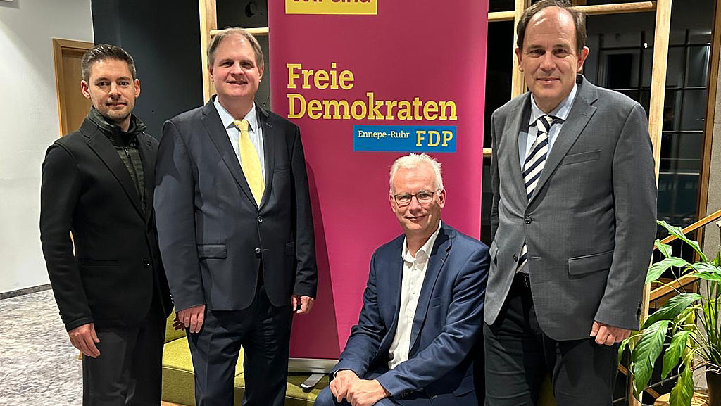 Eberhard Kanski (r.), stellvertretender Vorsitzender des BdSt NRW, sprach beim offenen Bürgerdialog der FDP Ennepe-Ruhr zur Grundsteuerreform.