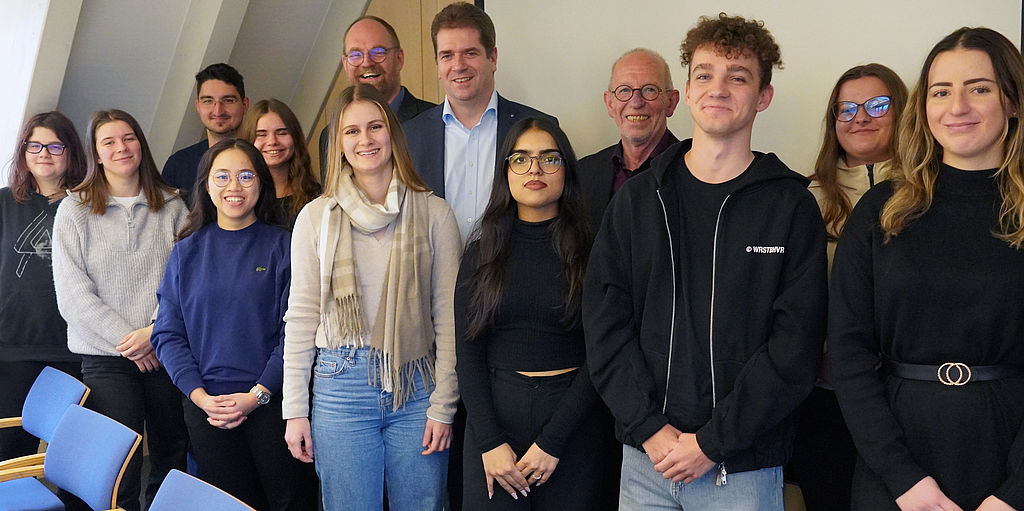 Studierende der Internationalen Berufsakademie iba mit Prof. Schulemann zu Gast beim BdSt NRW