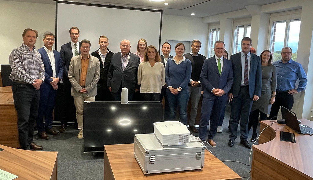 BdSt NRW-Vorsitzender Rik Steinheuer (3.v.r.) und der Vizepräsident des Finanzgerichts Münster, Dr. Coenen (4.v.r.) begrüßten die Teilnehmer. Referenten: Dr. Anders, Vorsitzender Richter am Finanzgericht, (2.v.l.), Dr. Bohlmann, Richter am Finanzgeric