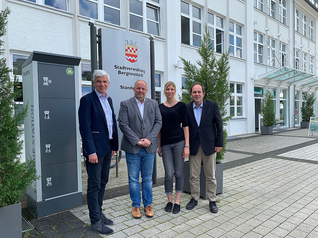 (v.l.:) Der BdSt-Projektleiter öffentliche Finanzen Jens Ammann, Bürgermeister Matthias Thul, Kämmerin Janina Hortmann und der stellvertretende Vorsitzende des BdSt NRW Eberhard Kanski