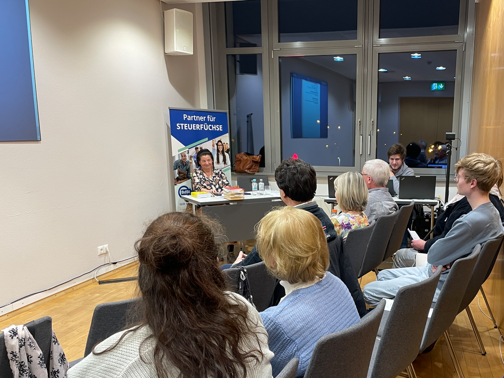 Frau Dr. Sixdorf während des Seminars