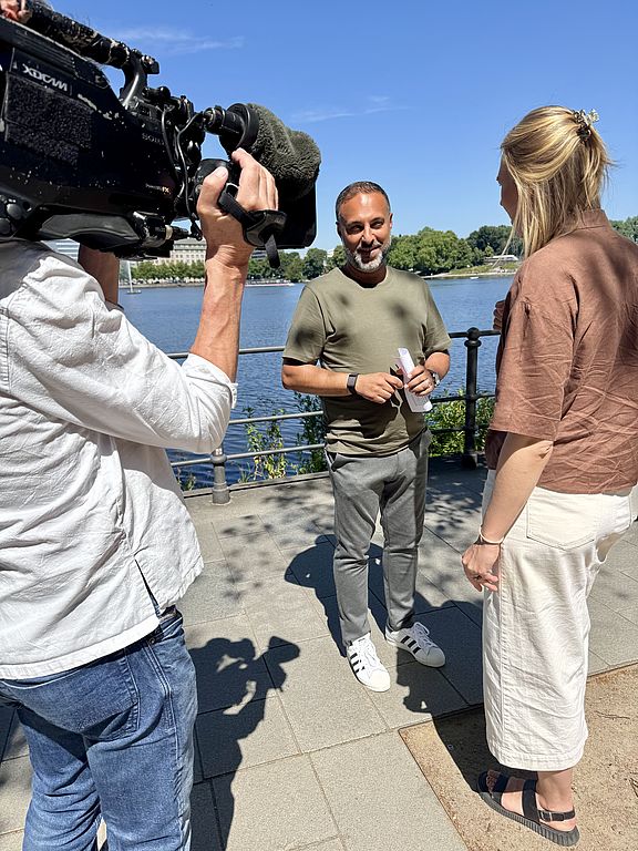 Sascha Mummenhoff im Gespräch mit Maike Huckschlag vom NDR.