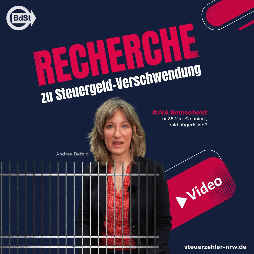 Steuergeld-Verschwendung droht in der JVA Remscheid. Foto von BdSt-Referentin Andrea Defeld, symbolisch hinter Gittern, drumherum kurze Texthinweise darauf, dass es um einen Steuergeldverschwendungsfall geht