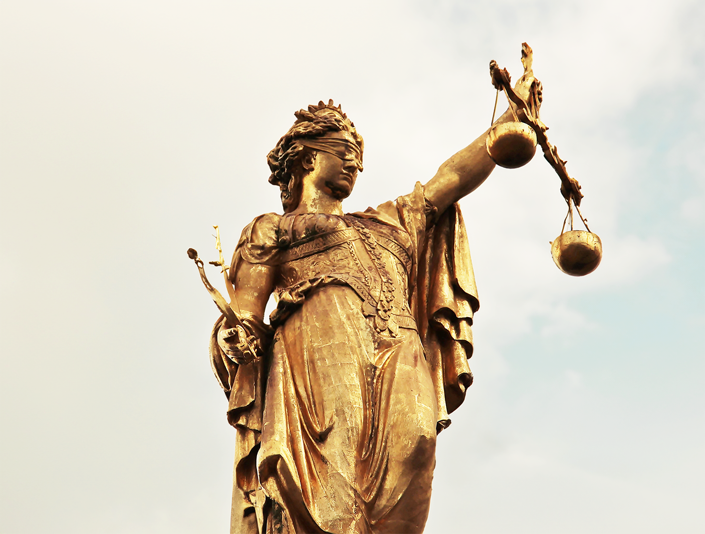 Goldene Statue der Justitia