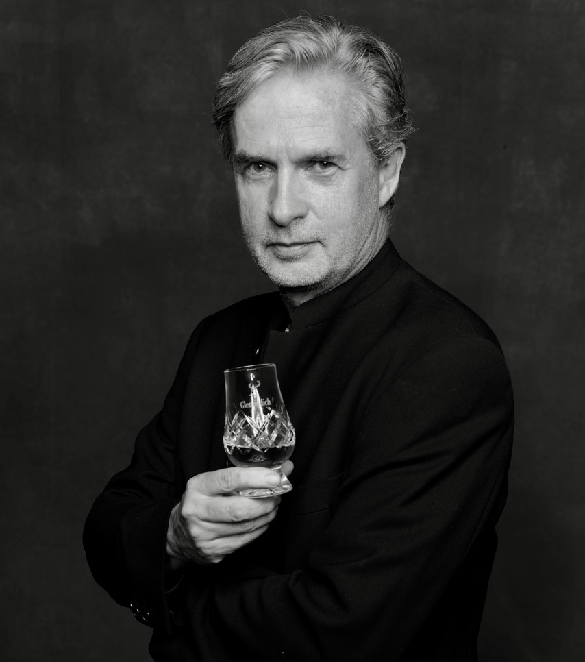 Am 29. Januar nimmt uns Stefan Bügler, einer der renommiertesten Whisky-Experten Hamburgs, mit auf eine Reise durch die Welt des schottischen Whiskys.