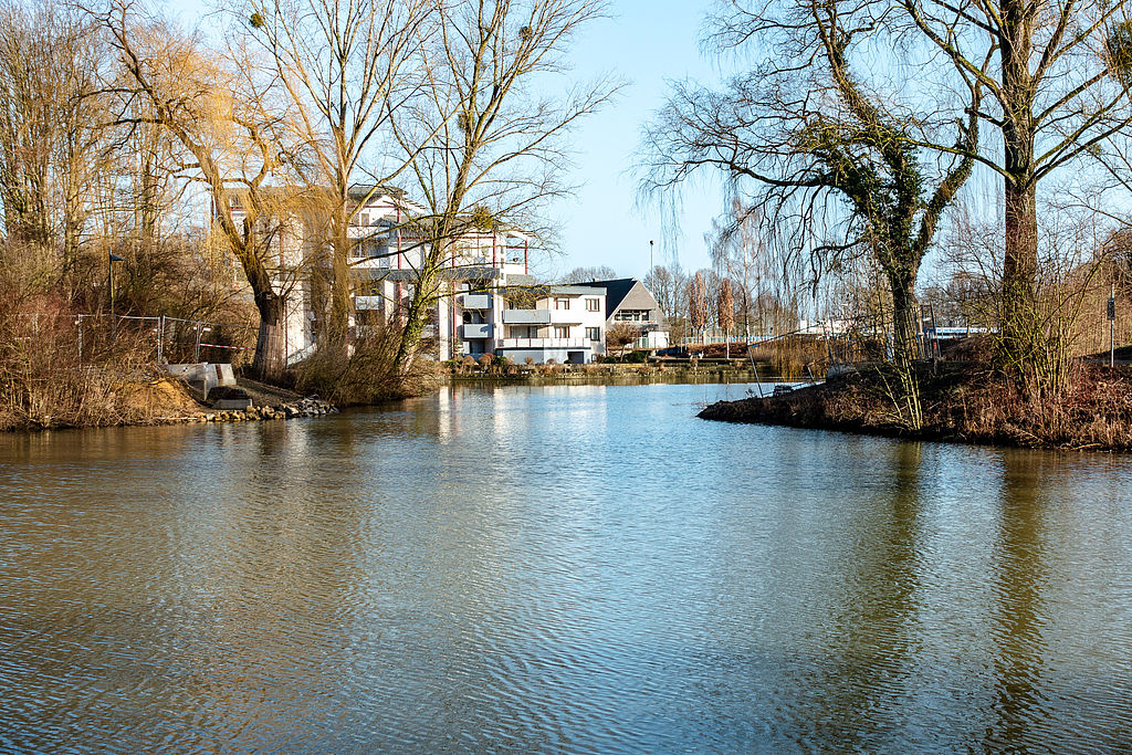An der Engstelle wird die neue Brücke gebaut.