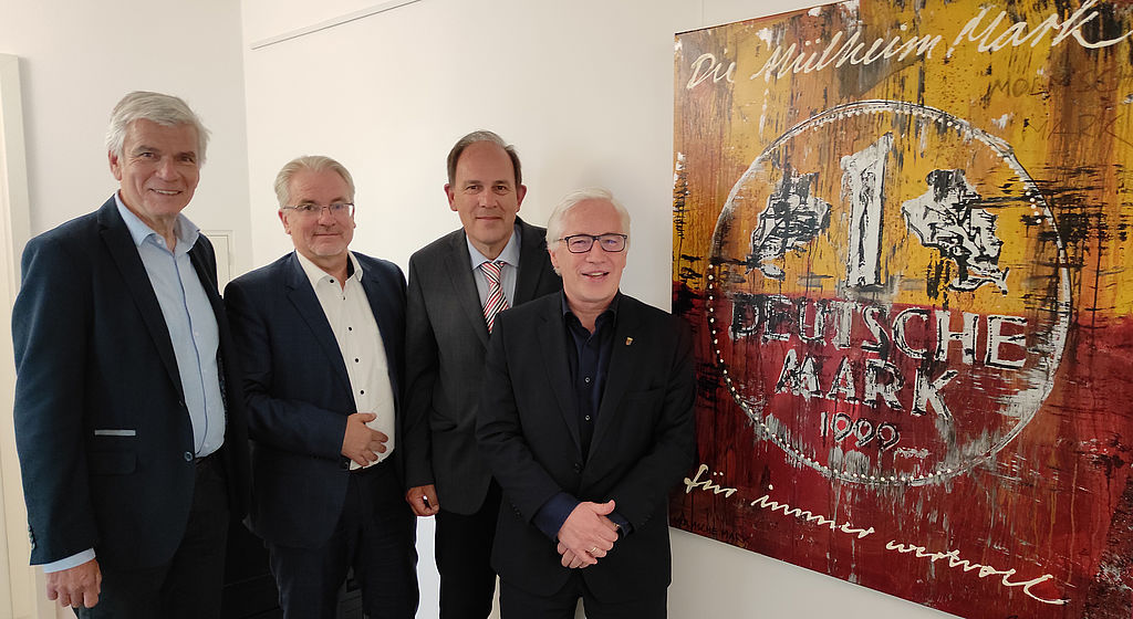 (v.l.:) Jens Ammann (BdSt NRW), Mülheims Bürgermeister Marc Buchholz, stellv. Vorsitzender des BdSt NRW Eberhard Kanski, Kämmerer Frank Mendack