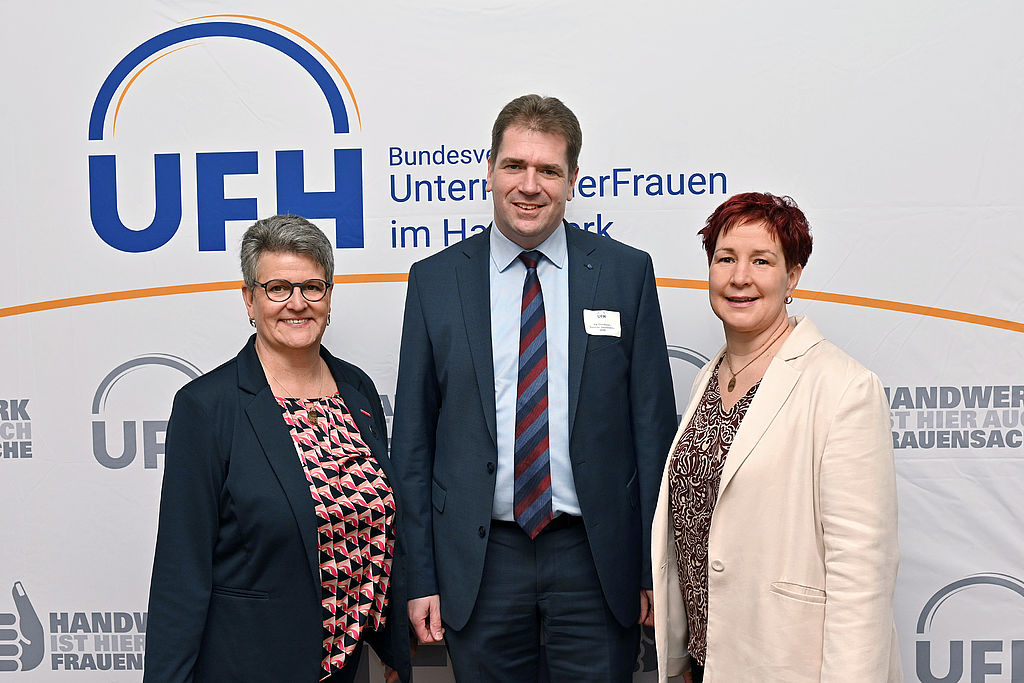 (v.l.:) UFH-Bundesvorsitzende Tatjana Lanvermann, BdSt NRW-Vorsitzender Rik Steinheuer sowie die UFH-Landesvorsitzende und stellvertretende BdSt-Verwaltungsratsvorsitzende Juana Bleker.